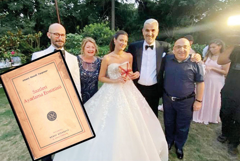 Geline, ilk baskı Saatleri Ayarlama Enstitüsü kitabını taktı