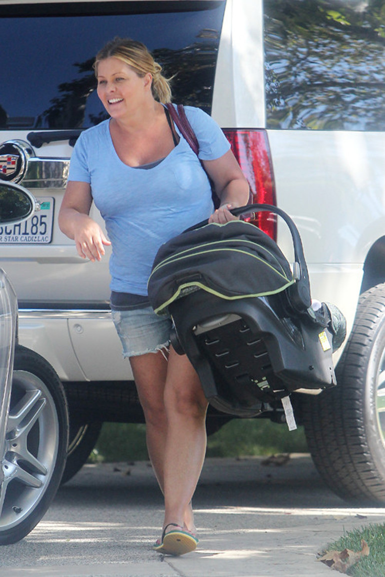 Ünlü oyuncu Ağrı Dağına da tırmanmıştı: Kim demiş 54 yaşında bikini giyilmez diye