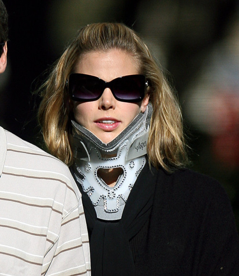 Ünlü oyuncu Ağrı Dağına da tırmanmıştı: Kim demiş 54 yaşında bikini giyilmez diye