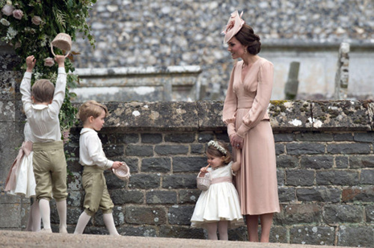 İki eltinin  gözyaşı savaşı bitmedi: Kızına lâf edince dayanamamış