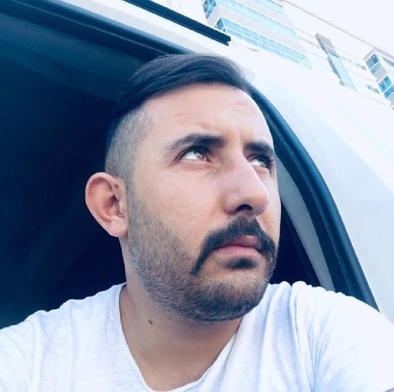 Kimyasallı dehşet Yüzüme attığı sıvı, demir kapının boyasını dahi eritmiş