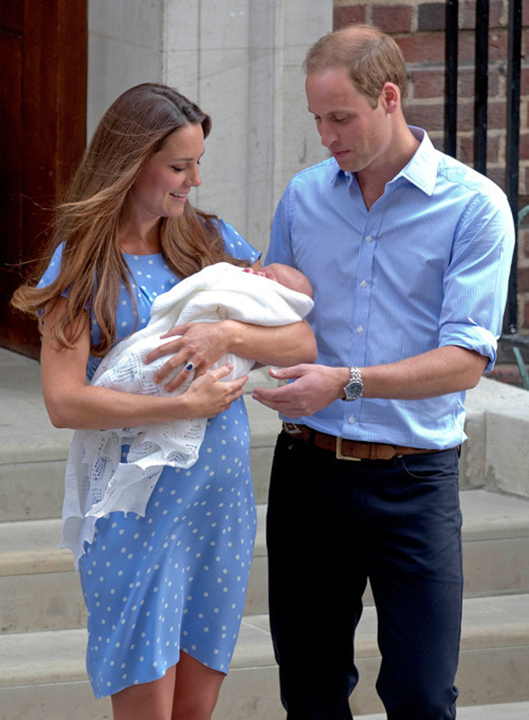 Prens George 9 yaşında: Kısa pantolondan takım elbiseye