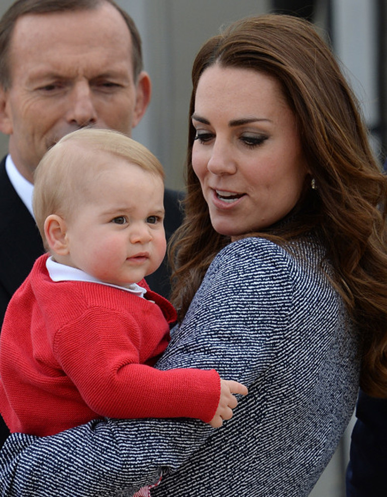 Prens George 9 yaşında: Kısa pantolondan takım elbiseye