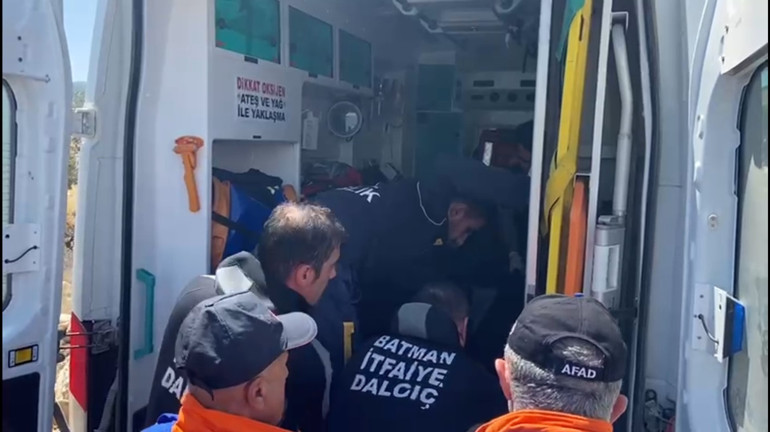 Batmanda acı olay Serinlemek için göle giren kız kardeşler boğuldu