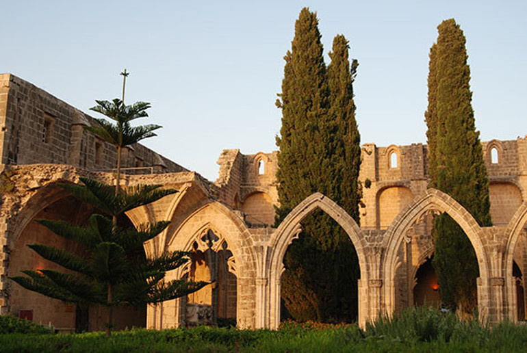 Kuzey Kıbrıs’ta romantik bir köşe “Bellapais”