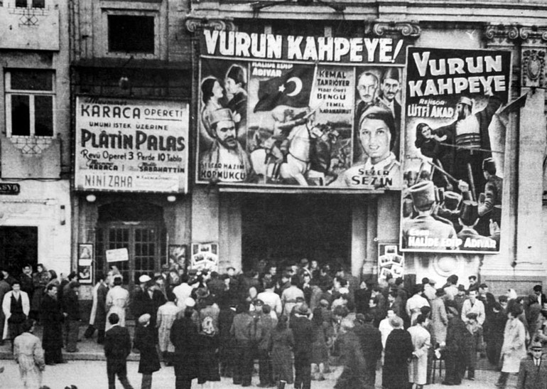‘Vurun Kahpeye’ filminin 70 yıllık gala görüntüleri