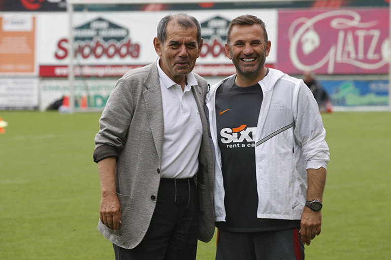 Galatasarayda Okan Buruk neşteri vurdu, 11 ismin üzerini çizdi Luyindama gerçeği...