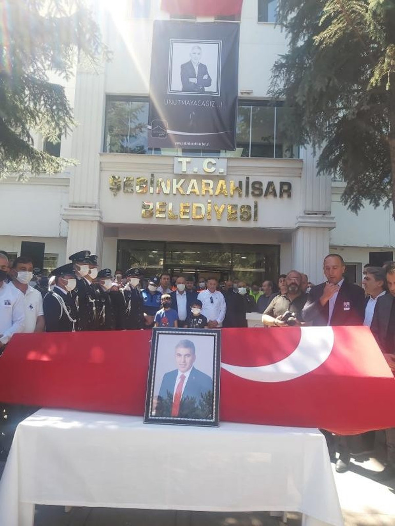 Kansere yenik düştü: Şebinkarahisar Belediye Başkanı Şahin Yılancı toprağa verildi