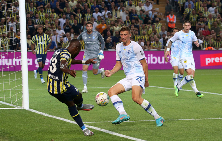 Fenerbahçe - Dinamo Kiev maçında yüksek gerilim Sayılmayan gol, öfke patlaması ve kırmızı sonrası gözyaşları...