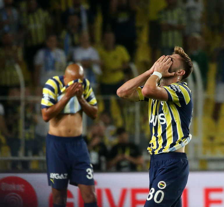 Fenerbahçe - Dinamo Kiev maçında yüksek gerilim Sayılmayan gol, öfke patlaması ve kırmızı sonrası gözyaşları...