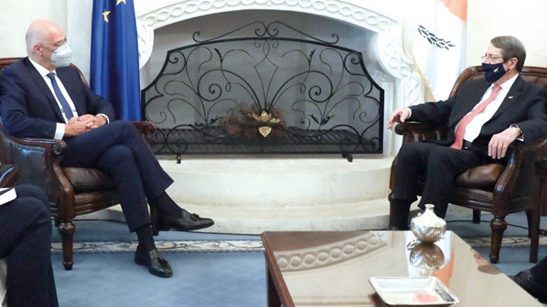 Dendias, Anastasiadis’e koştu: Eyvah Abdülhamid Han geliyor