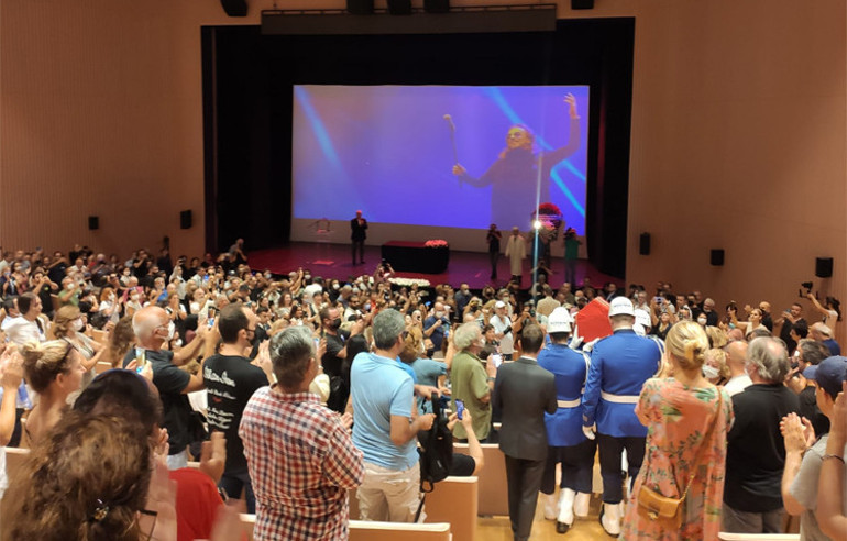 İlhan İrem son yolculuğuna uğurlandı... Vasiyeti yerine getirildi