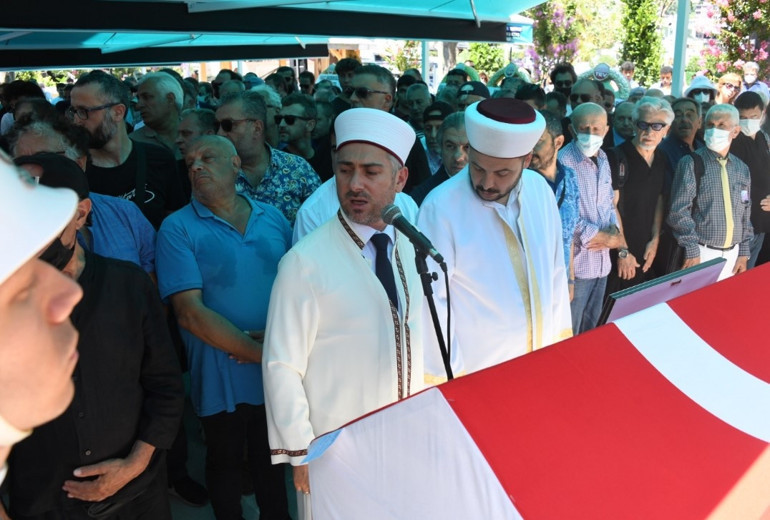 İlhan İrem son yolculuğuna uğurlandı... Vasiyeti yerine getirildi