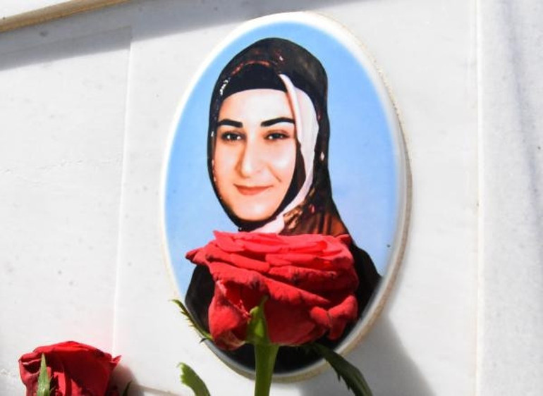 Şehit Bedirhan bebek ve annesi Nurcan Karakaya mezarları başında anıldı