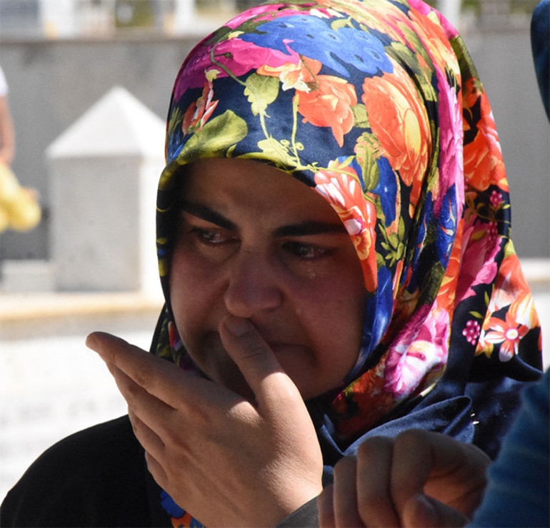 Şehit Bedirhan bebek ve annesi Nurcan Karakaya mezarları başında anıldı