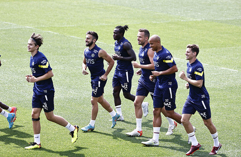 Fenerbahçede açıkladığı UEFA listesinin şifreleri 24 saat detayı... Transfer mi oluyor