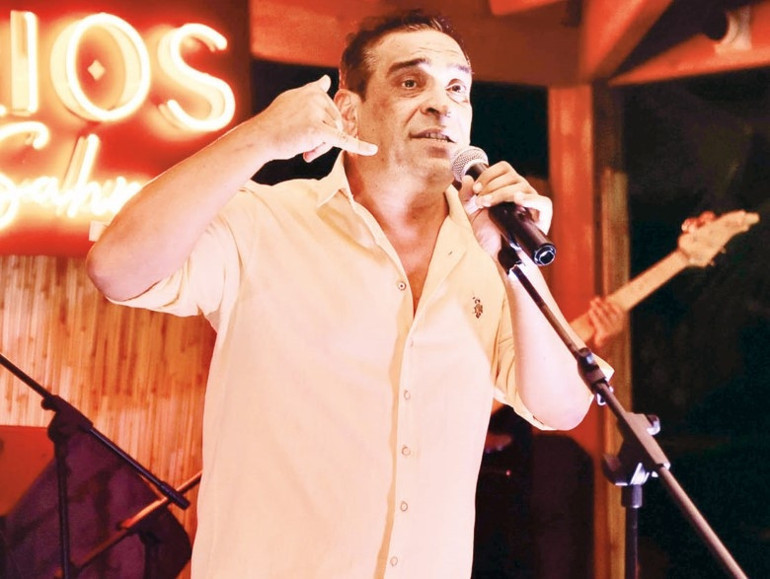 Hakan Sabancı, İtalyan modelle Mikonos’ta