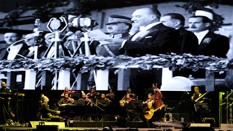 Fahir Atakoğlunun melodileri Boğazı sardı