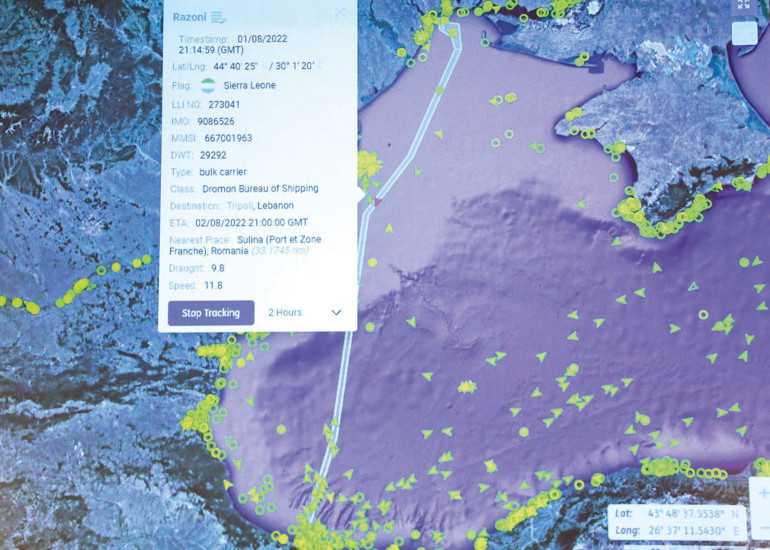 Dünyanın izlediği yolculuk... İlk tahıl gemisi İstanbul Boğazından uğurlandı