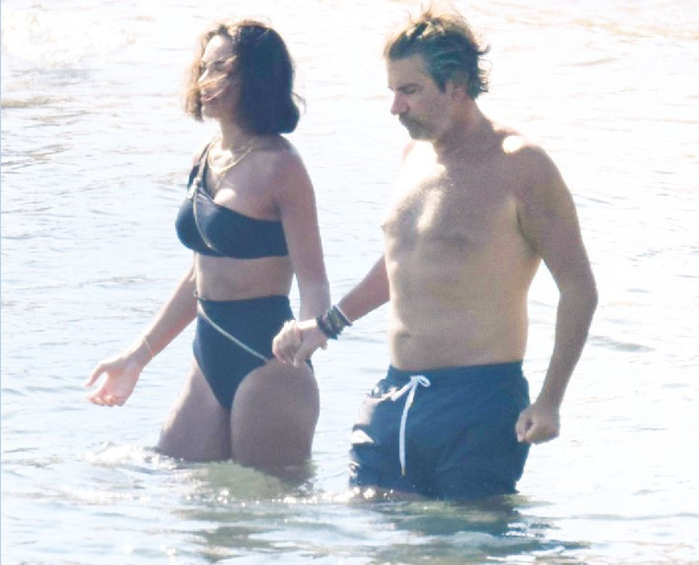 Merve Oflaz ile Allan Hakkonun romantik tatili... Öpmeye doyamadı