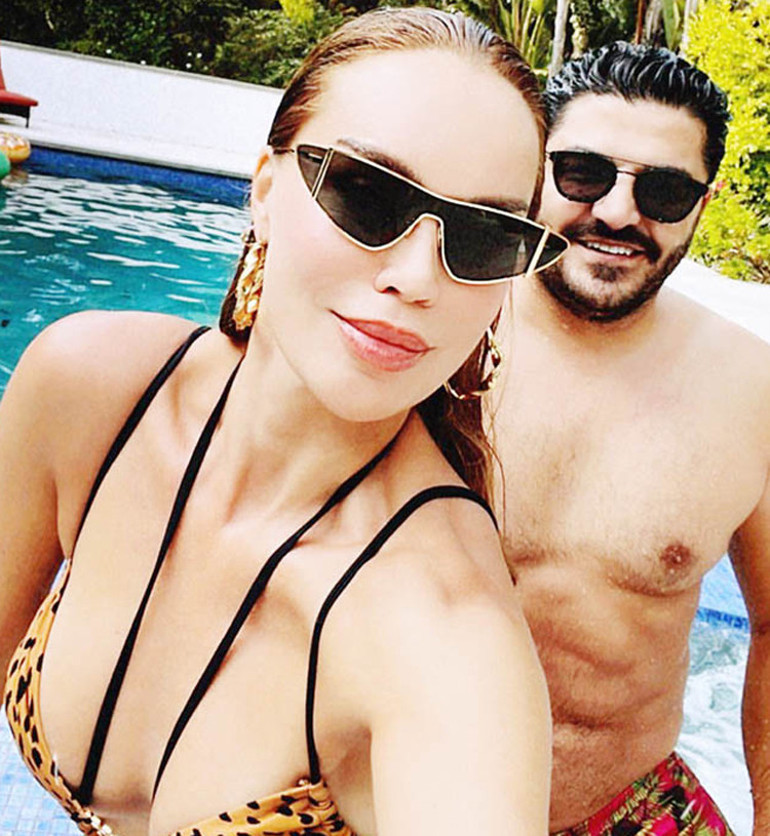 Merve Oflaz ile Allan Hakkonun romantik tatili... Öpmeye doyamadı