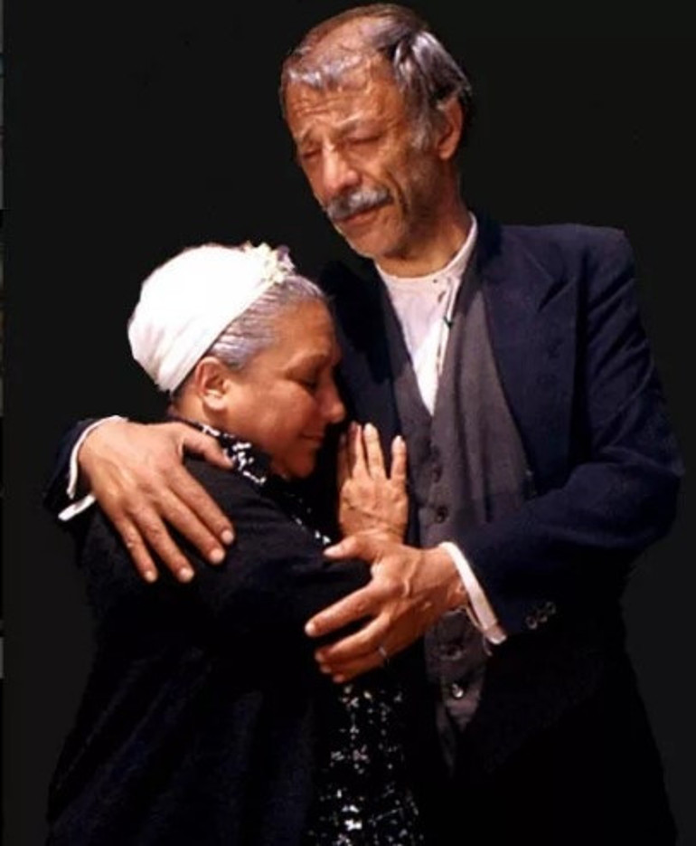 Afiş çekiminde ipler koptu: Arzu Film’den ayrılıyorum ben, sizi bırakıyorum