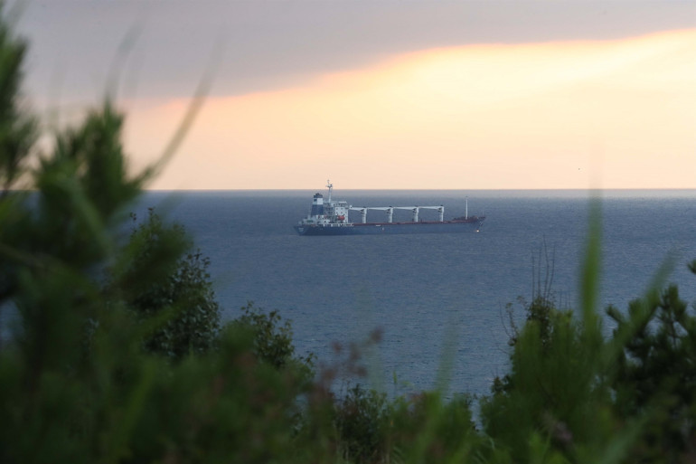Dünyanın izlediği yolculuk... İlk tahıl gemisi İstanbul Boğazından uğurlandı
