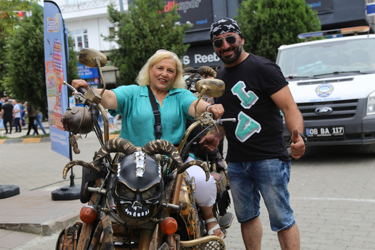 MadMax filminden esinlendi, kendi motosikletini yaptı İşte maliyeti