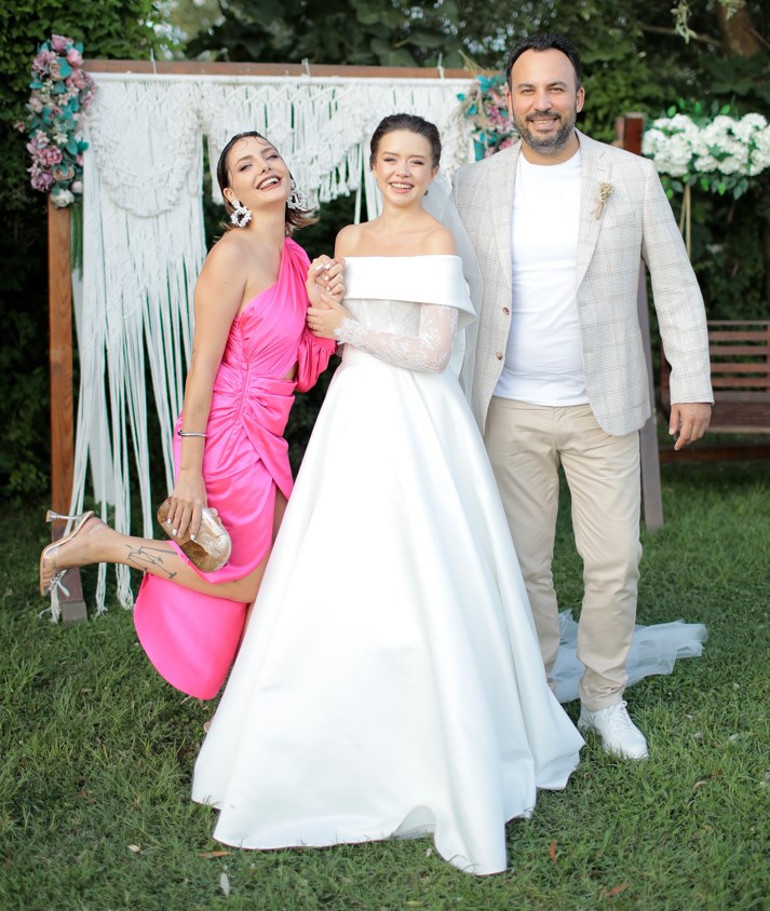 Oyuncu Yağmur Ün ve Doğaç Ergezen evlendi