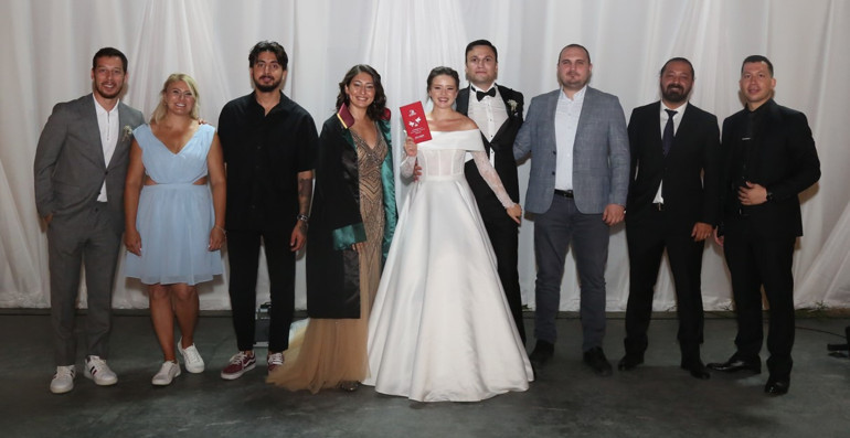 Oyuncu Yağmur Ün ve Doğaç Ergezen evlendi