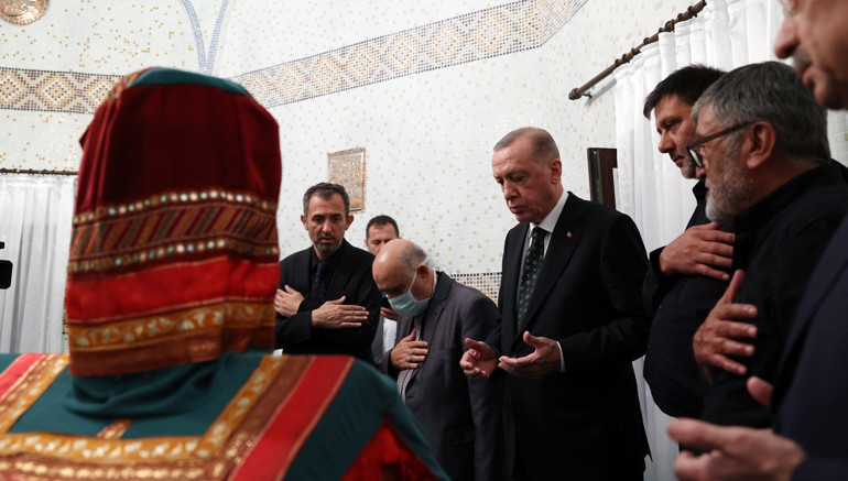 Cumhurbaşkanı Erdoğandan Hüseyin Gazi Cemevine kritik ziyaret Muharrem Ayı iftarına katıldı