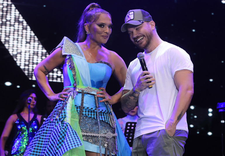 Demet Akalın konser gelirini Mehmetçik Vakfı’na bağışladı