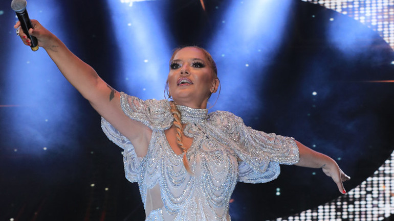 Demet Akalın konser gelirini Mehmetçik Vakfı’na bağışladı