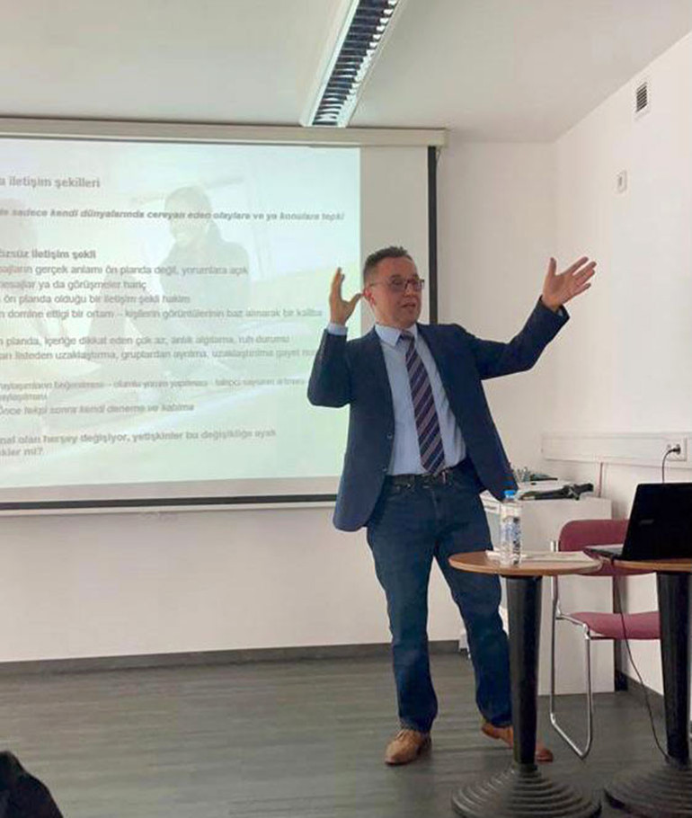 Sosyal medyanın etkileri: ‘Kavgalar, intikam almalar, entrikalar, kıskançlıklar...’