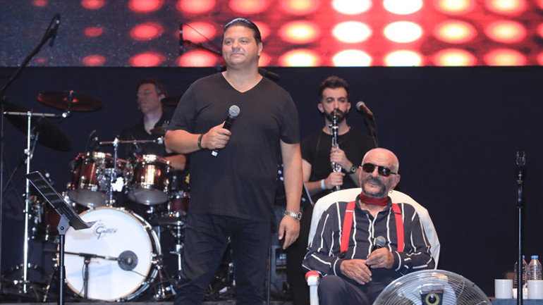 Alpay, 55. sanat yılında sevenleri ve sanatçı dostlarıyla sahnede