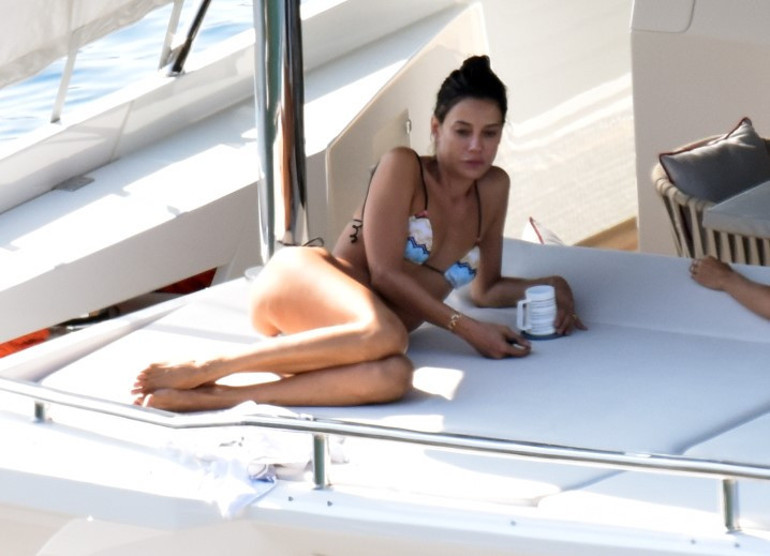 Cansu Derenin tekne tatili