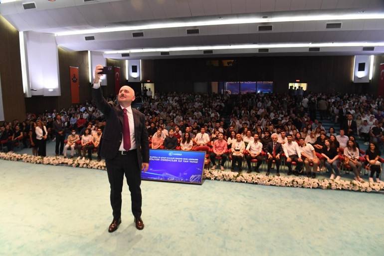 Bakan Karaismailoğlu: Güvenli ve kaliteli yollarla kazalar yüzde 80 azaldı
