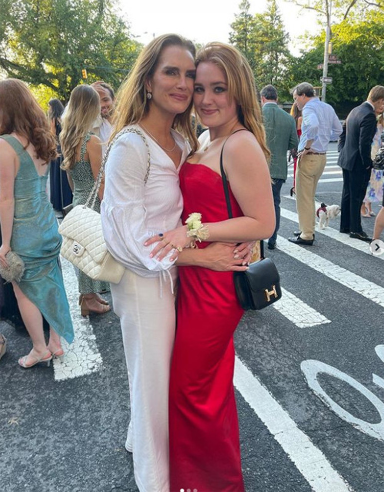 Ünlü oyuncu gözyaşları içinde: Anne yüreği dayanamadı