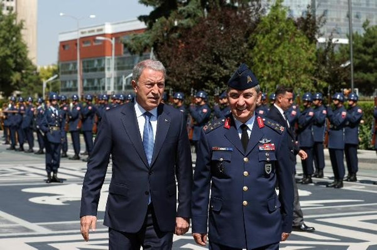 Hava Kuvvetleri Komutanlığında devir teslim töreni