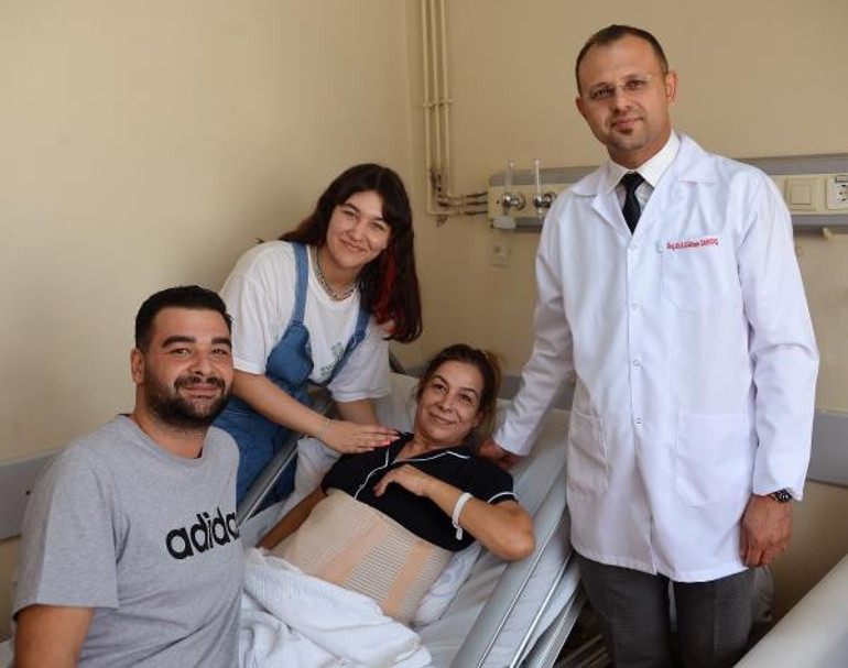 Şişkinlik şikayetiyle gitti, karnından 10 kiloluk kitle çıkartıldı Bu belirtilere dikkat