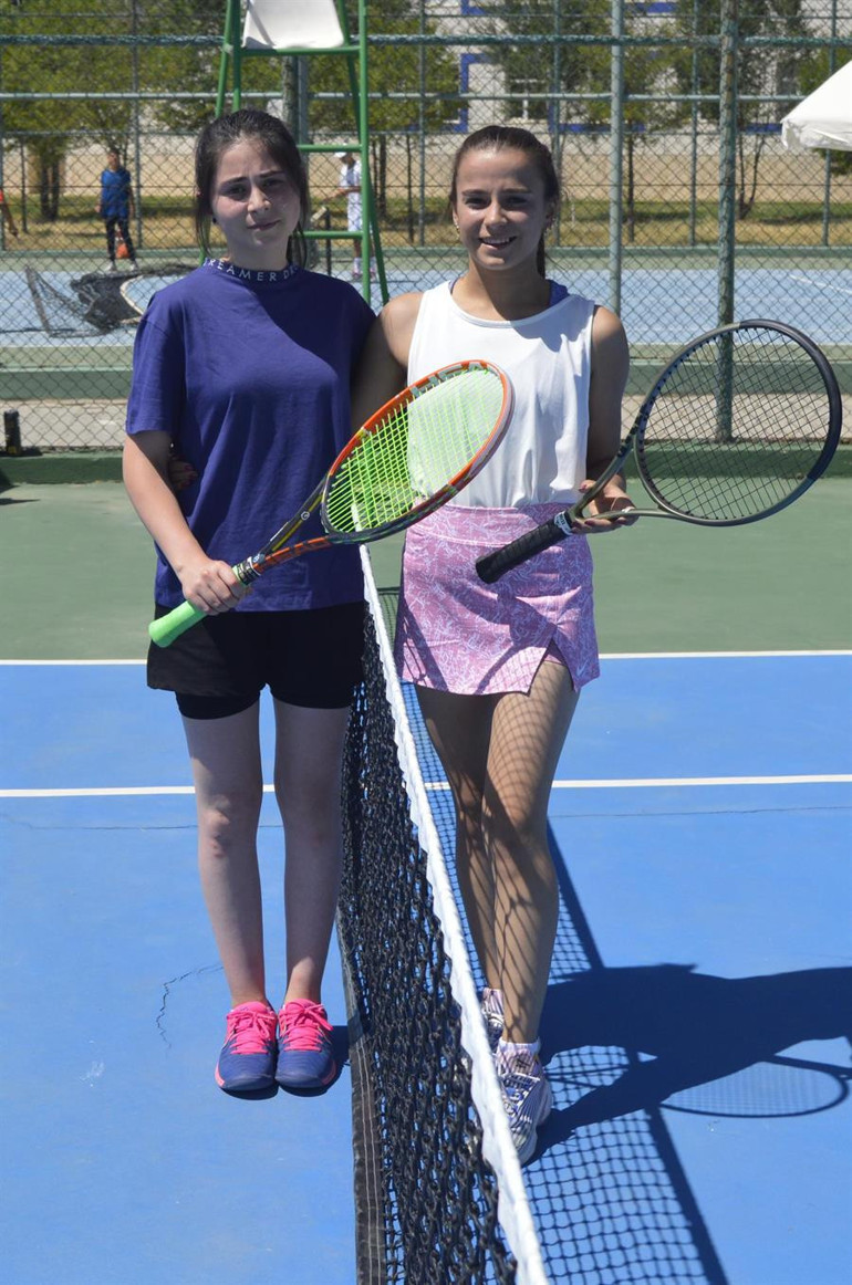 Burası Wimbledon değil, Ağrı Ağrı Dağı Tenis Turnuvası başladı...