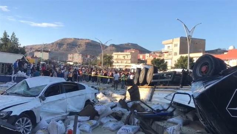 Son dakika: Mardin’de korkunç kaza… Freni patlayan TIR ölüm saçtı: 20 ölü, 26 yaralı