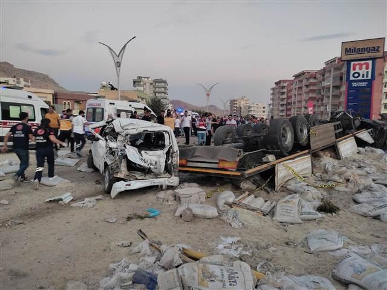 Son dakika: Mardin’de korkunç kaza… Freni patlayan TIR ölüm saçtı: 20 ölü, 26 yaralı