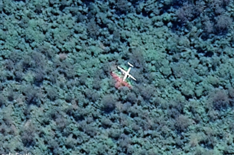 Google Maps’te görüldü… Yağmur ormanlarına düştü denen uçağın görüntüsü gerçek mi Açıklamalar kafa karıştırdı