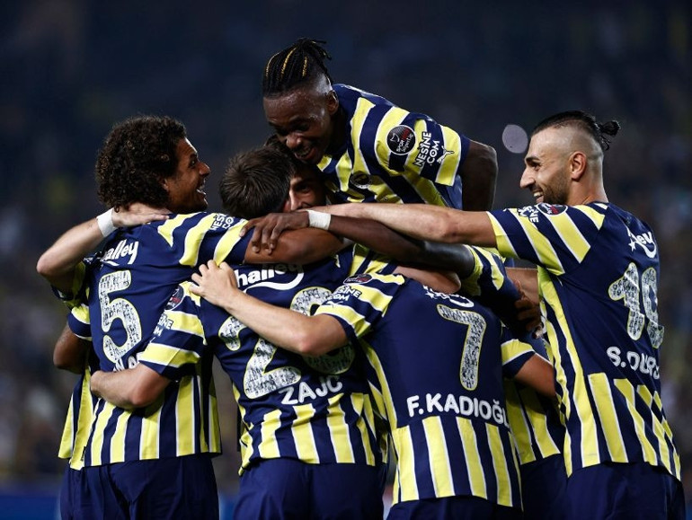 Son Dakika: Fenerbahçe kazanıyor ama o hep sınıfta kalıyor Adana Demirspor sonrası o sözler... Rakibe hediye etti