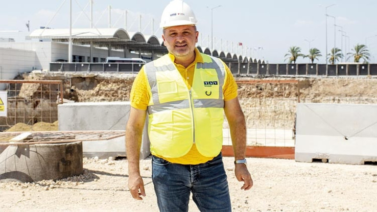 Antalya Havalimanı kabına sığmadı