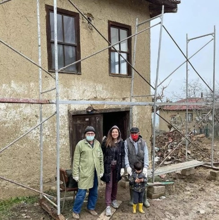 Çocukluğunun geçtiği köy evini yenilemişti: Bu meyveler bahçemden