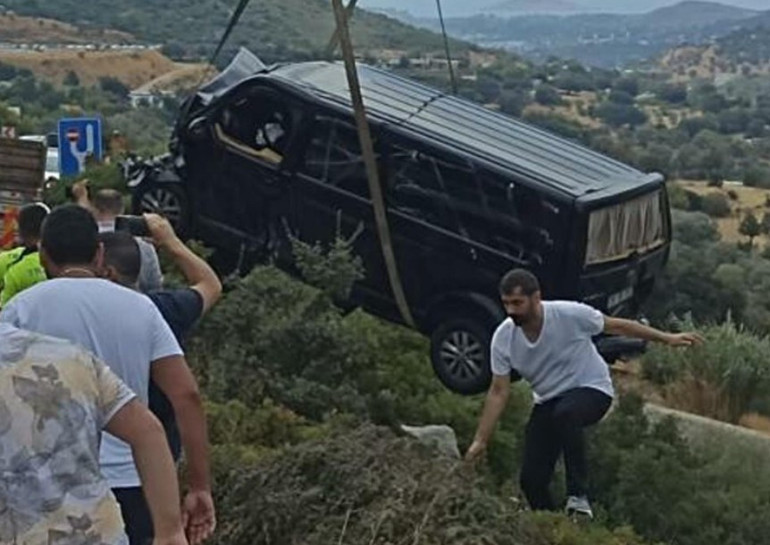 Çocukları İbrahim Tatlısesin yanına koştu Ahmet Tatlısesten ilk açıklama...