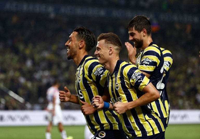 Son Dakika: Fenerbahçe - Austria Wien maçının gizli kahramanı Taraftar mest oldu, topla her buluştuğunda...