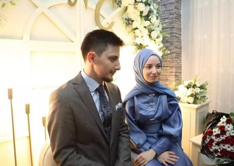 Kızını evlendirdi... Ünlü türkücü kayınvalide oldu